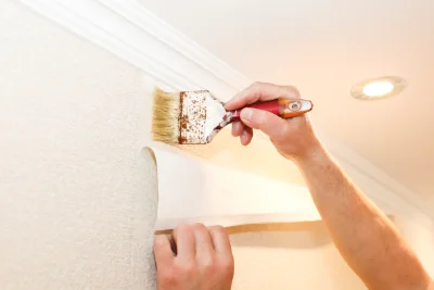 Pose de papier peint à Médavy — revêtements muraux et toiles de verre